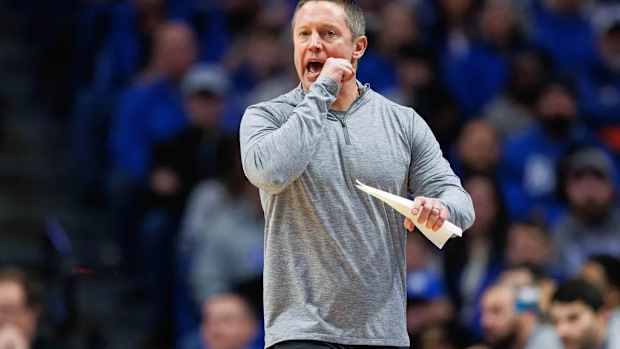 FB91A5CE-0639-4CF5-91A1-CD018D6B52D7